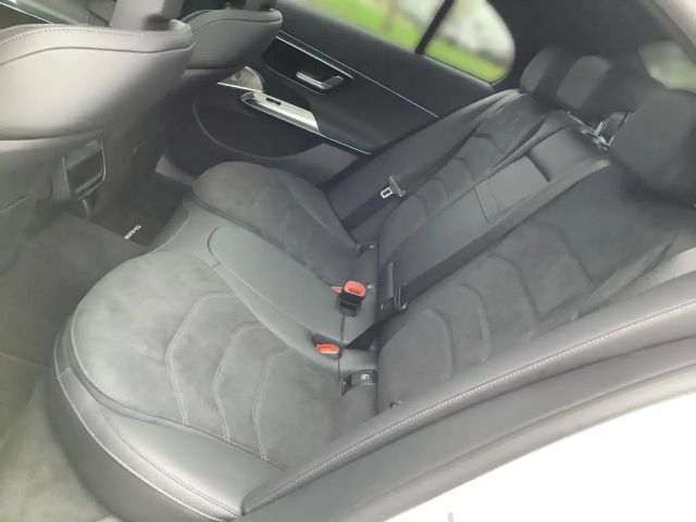 Mercedes-Benz E 200 AMG Line Sedan