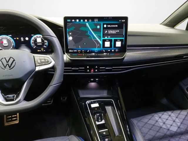 Volkswagen Golf 1.5 eTSI DSG R-Line