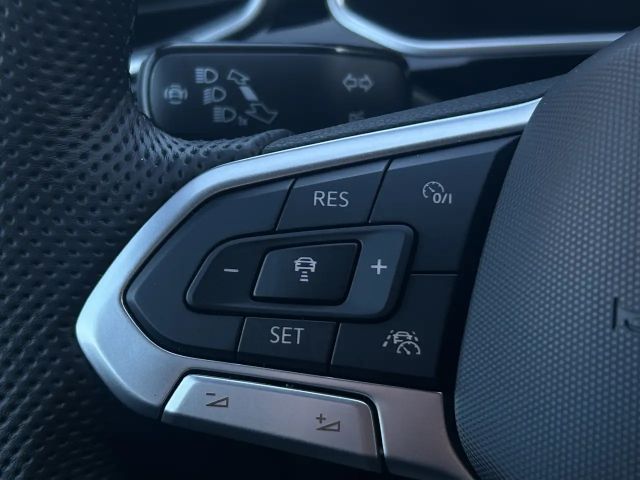 Volkswagen T-Roc IQ.Drive R-Line