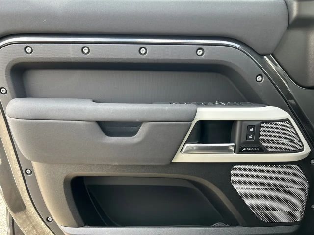 Land Rover Defender AWD D250 SE