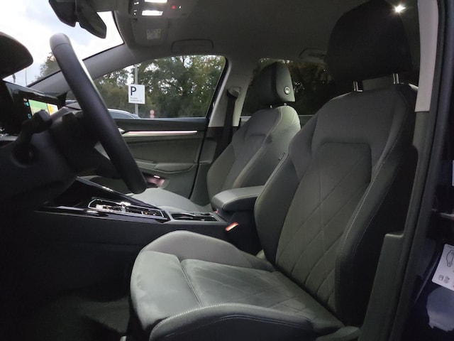 Volkswagen Golf 1.5 eTSI DSG Golf VIII Sport