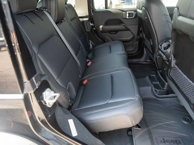 Jeep Wrangler Sahara