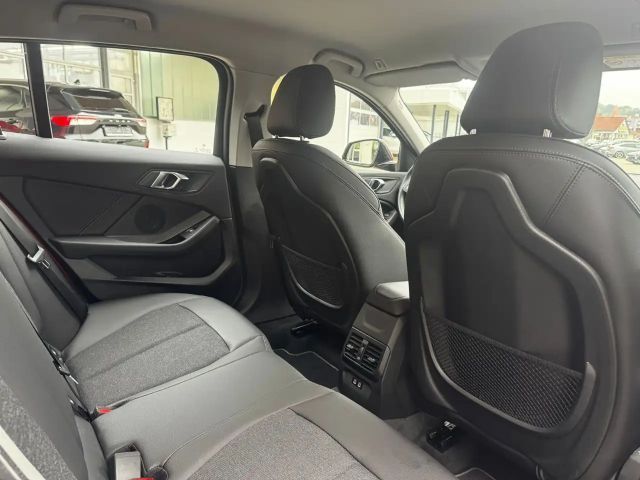 BMW 118 118i Sedan Sport Line