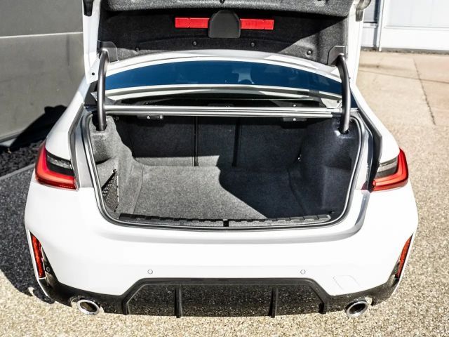 BMW 320 320i M-Sport Sedan xDrive