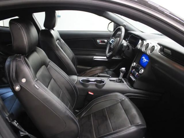 Ford Mustang Fastback GT 5.0 V8