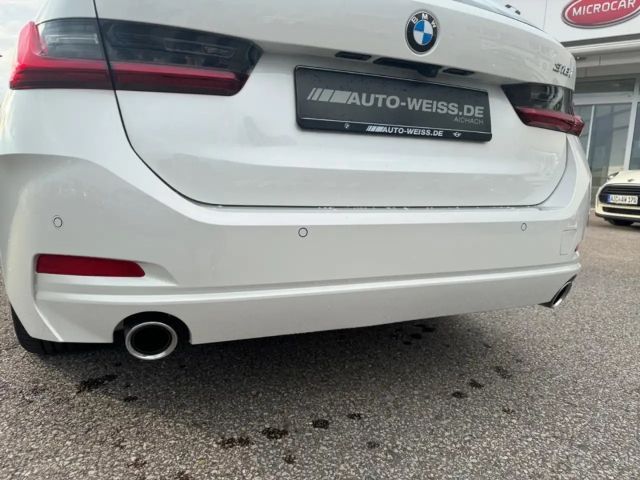 BMW 318 iAT  +HUD+ADAPTIVE-LED+ACC+NAVI+SHZ+DAB+MFL+