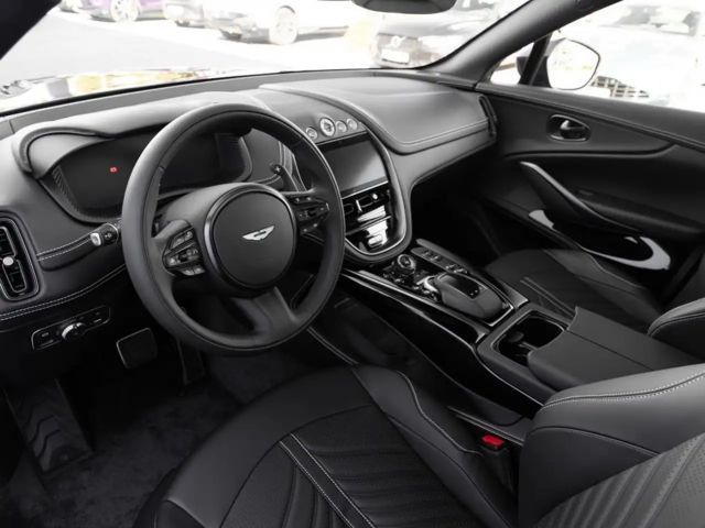 Aston Martin DBX 707