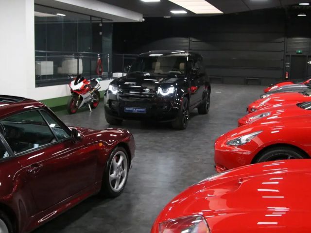 Land Rover Defender 110 D300 Dynamic HSE