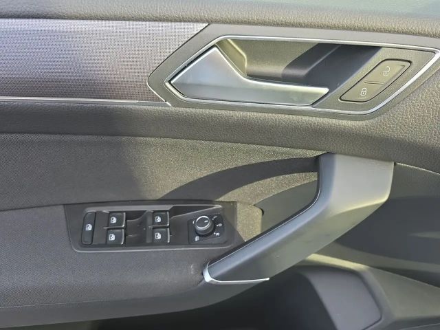 Volkswagen Touran 1.5 TSI DSG R-Line