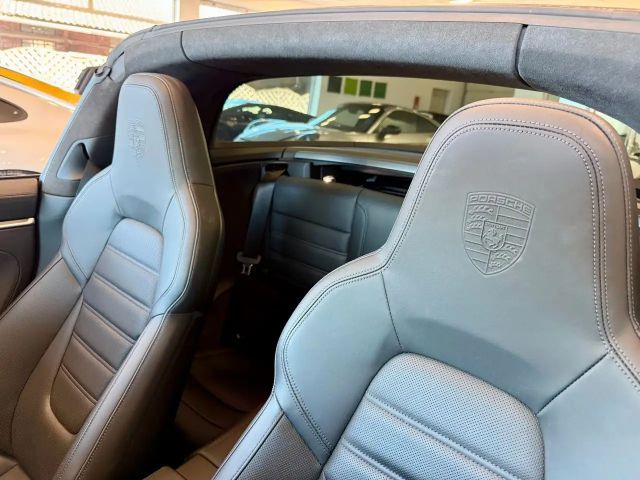 Porsche 992 4S Cabrio Targa