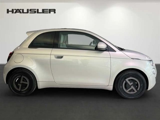 Fiat 500e 118PS "Giorgio Armani" Leder Navi