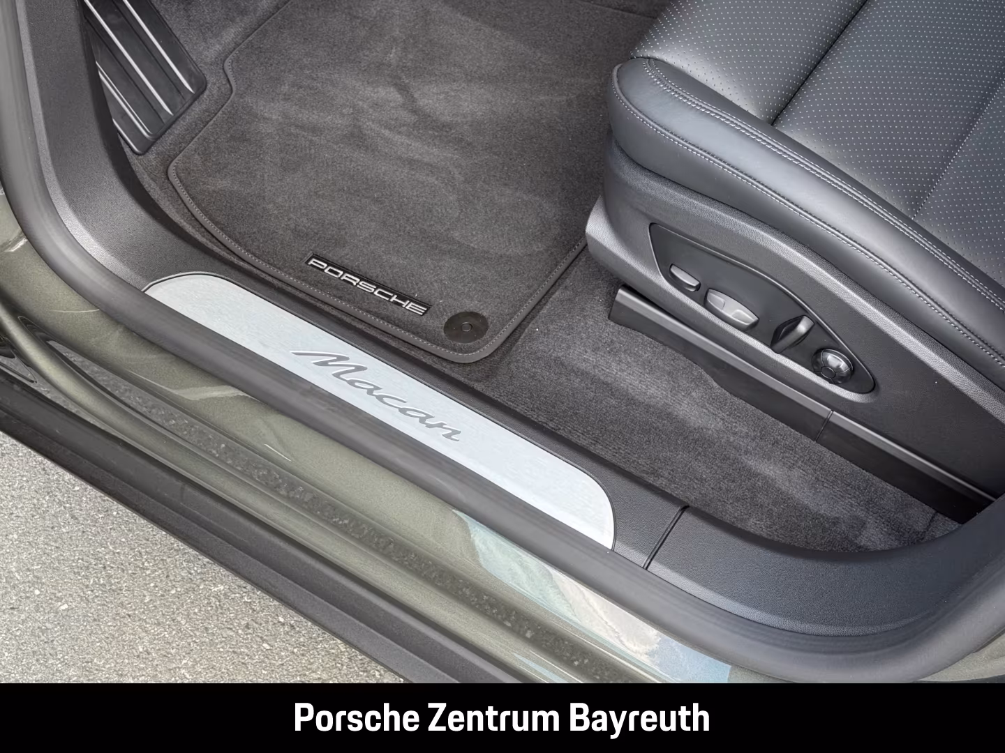 Porsche Macan AHV*MATRIX*INNO*22-ZOLL*LUFTFEDER*HEADUP*