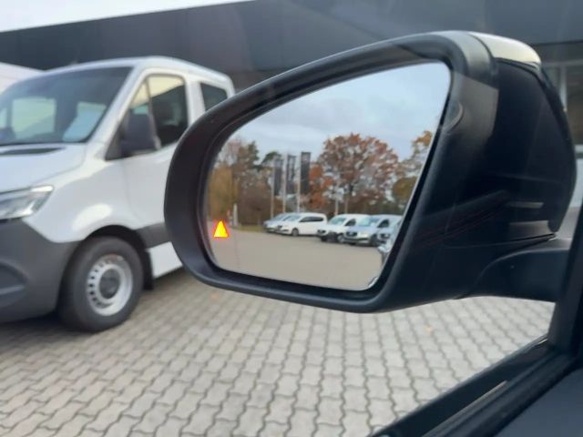 Mercedes-Benz B 200 AMG Line Sedan