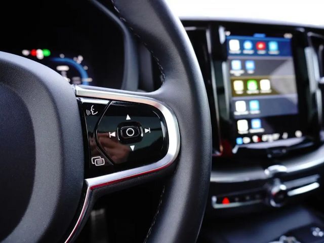 Volvo XC60 AWD R-Design Recharge