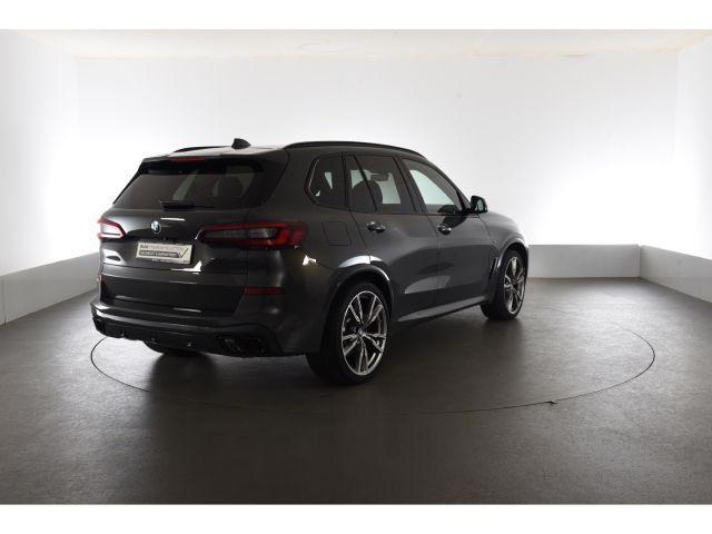 BMW X5 M50i