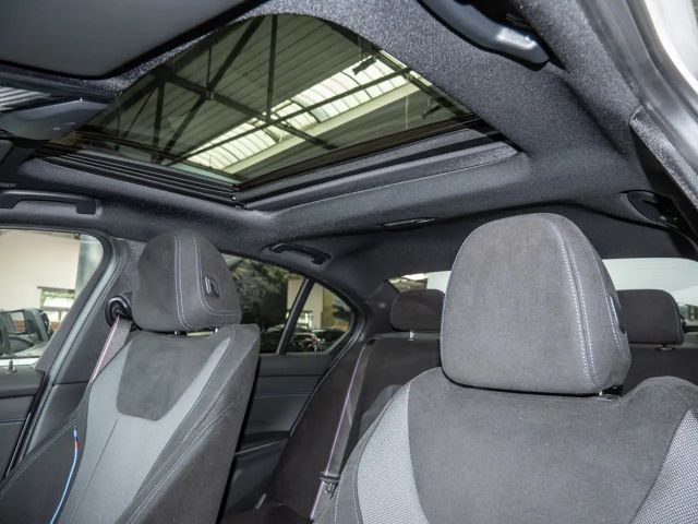 BMW 320 320i M-Sport Sedan