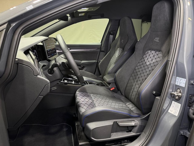 Volkswagen Golf 1.5 eTSI DSG R-Line