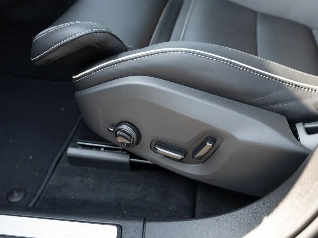 Volvo XC60 AWD Plus T8