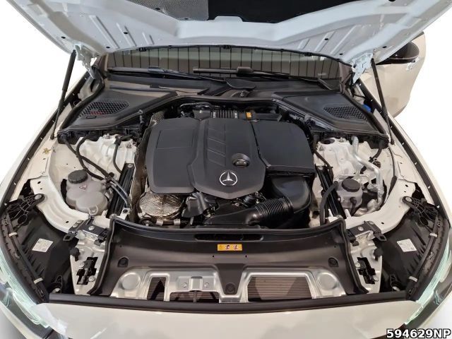 Mercedes-Benz E 220 AMG Line E 220 d Sedan