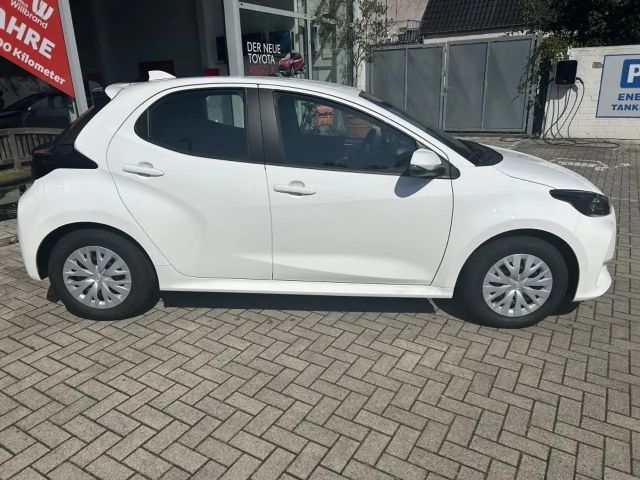 Toyota Yaris Business Hybride Play