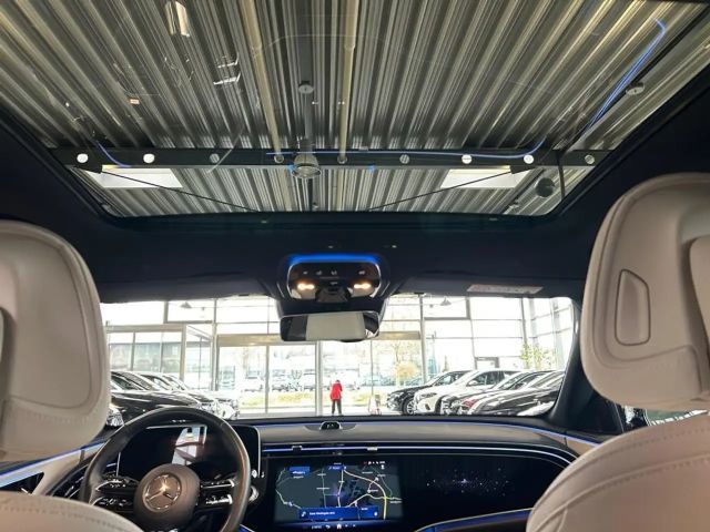 Mercedes-Benz E 200 AMG Line Sedan