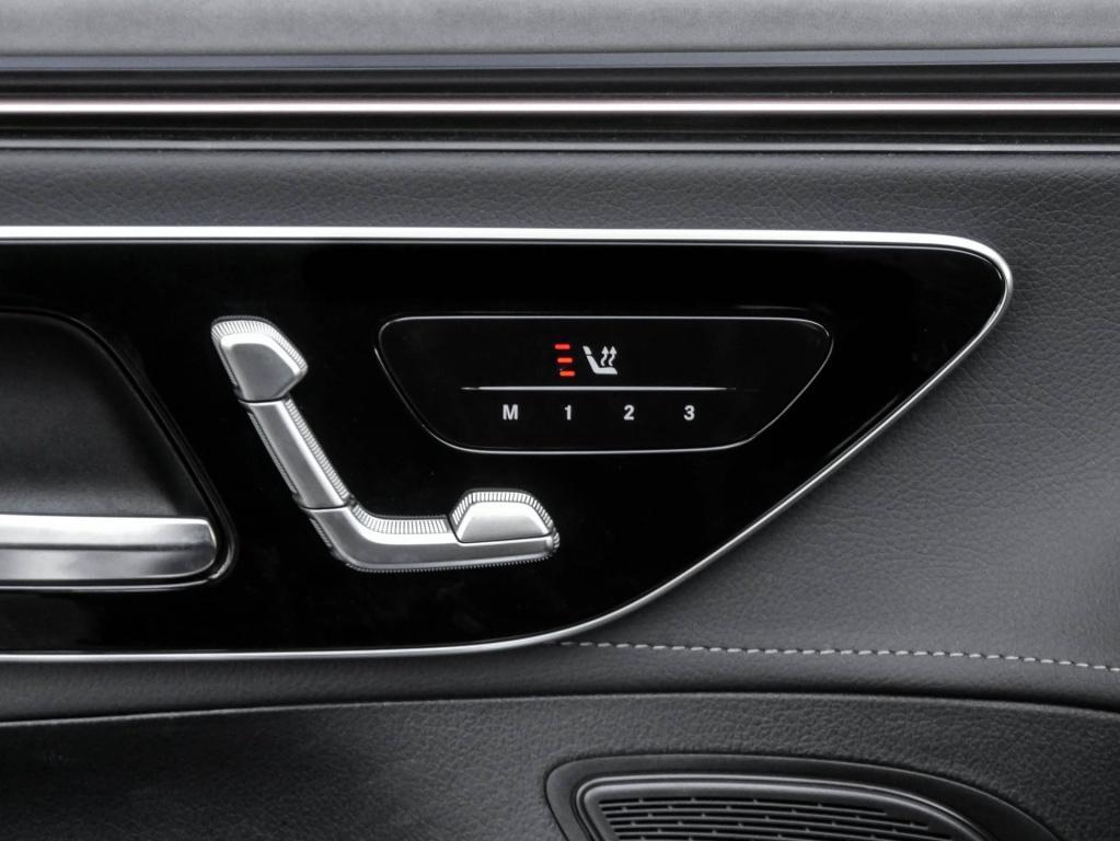 Mercedes-Benz EQE 300 Sedan