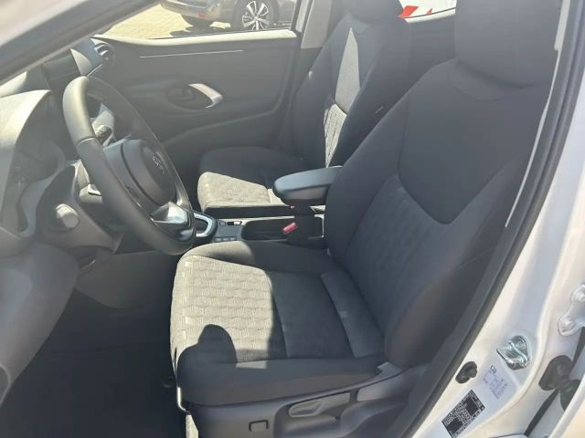 Toyota Yaris Business Hybride Play