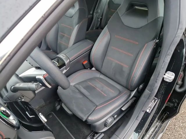 Mercedes-Benz CLA 200 AMG Line Coupé