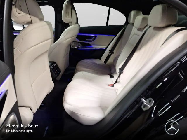 Mercedes-Benz E 200 AMG Line Sedan