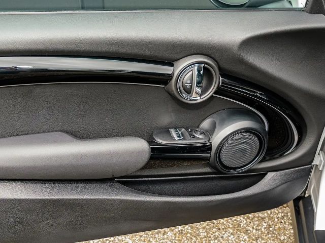 MINI Cooper 3-Tür. Aut Sportsitz Kamera DAB Navi 1VB