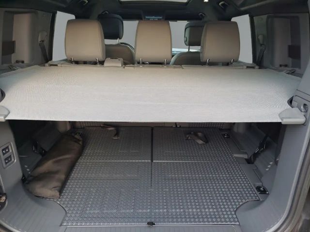 Land Rover Defender 110 D300 Dynamic HSE