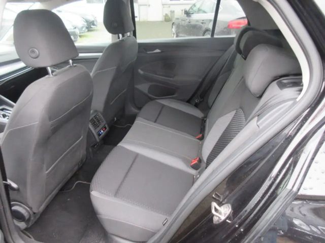 Volkswagen Golf 1.5 eTSI DSG IQ.Drive