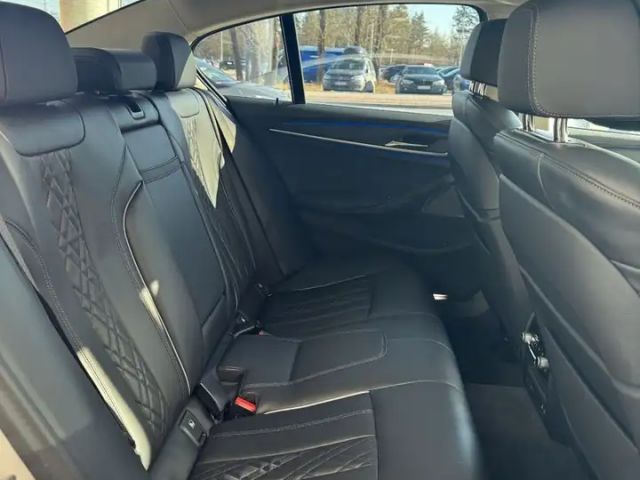 BMW 540 540i Sedan xDrive