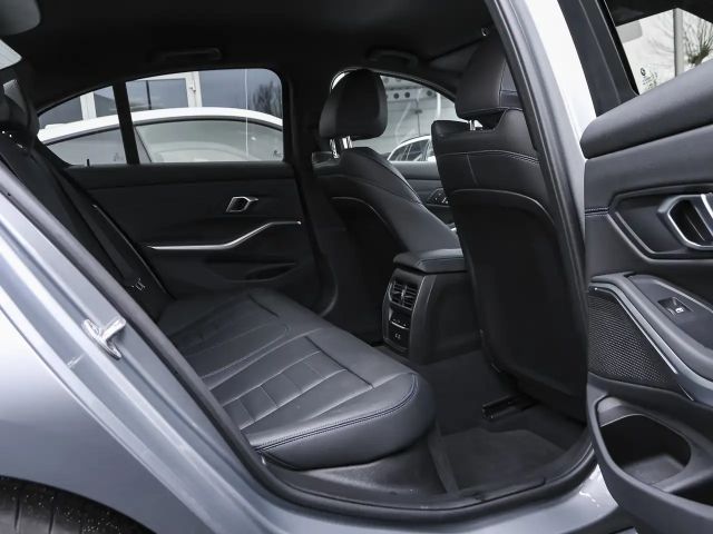 BMW 330 330i M-Sport Sedan xDrive