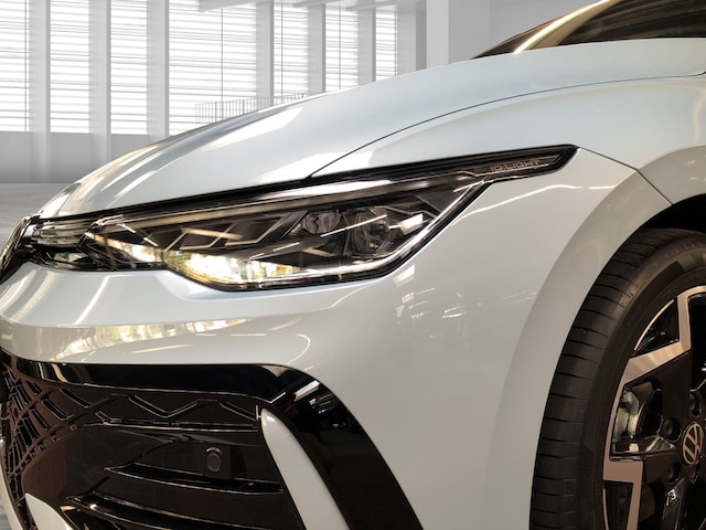 Volkswagen Golf 1.5 eTSI DSG R-Line