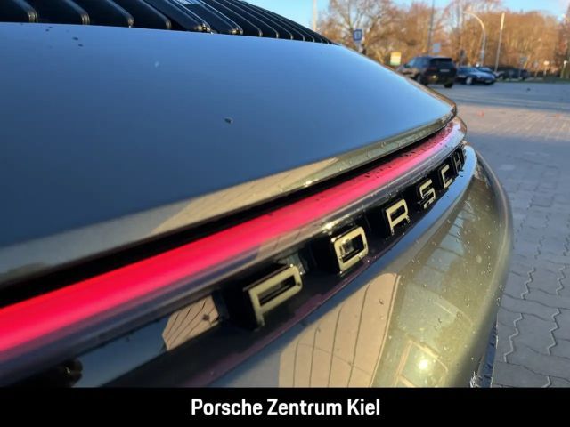 Porsche 992 4 Coupé GTS Targa