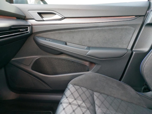 Volkswagen Golf 1.5 eTSI DSG R-Line