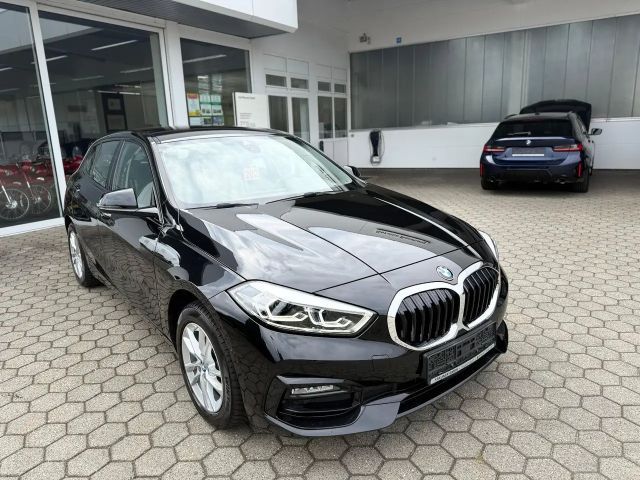 BMW 118 118i Sedan Sport Line
