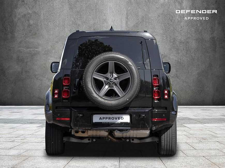 Land Rover Defender 110 Dynamic SE