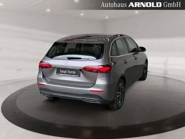 Mercedes-Benz B 220 4MATIC Progressive Sedan