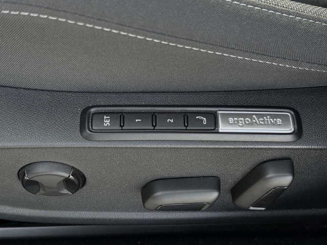 Volkswagen Golf 2.0 TDI DSG Style Variant