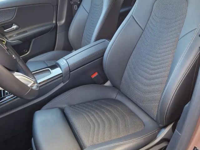 Mercedes-Benz A 180 A 180 Aut. Neuwertig-LED-NAVI-Teilleder-Rosegold!