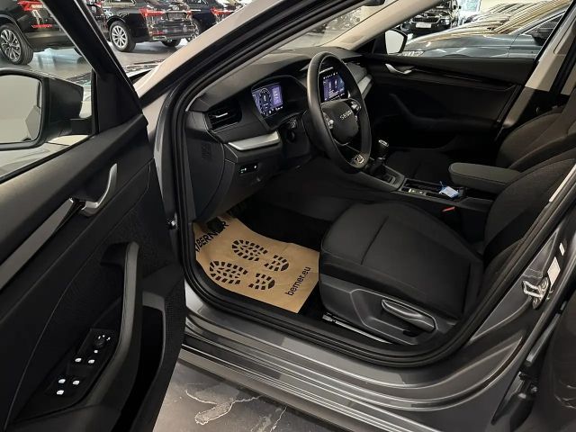 Skoda Octavia Kombi 2,0TDI *LED*AHK*Smart Link*Tempomat*Getön...