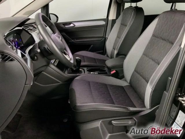 Volkswagen Touran 1.5 TSI DSG R-Line