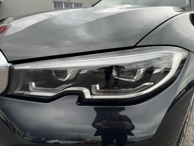 BMW 320 dx SPORTSITZ+LEDER+PANO+HUD+LED+ACC+HIFI+AHK+