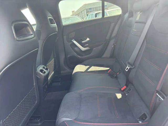 Mercedes-Benz CLA 200 AMG Line Coupé