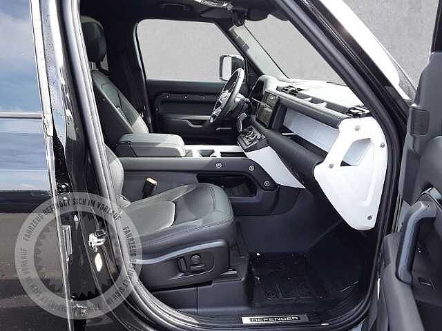 Land Rover Defender 110 Dynamic SE