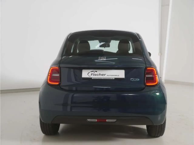 Fiat 500e Action