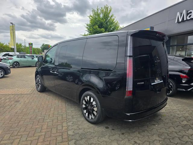 Hyundai Staria Signature