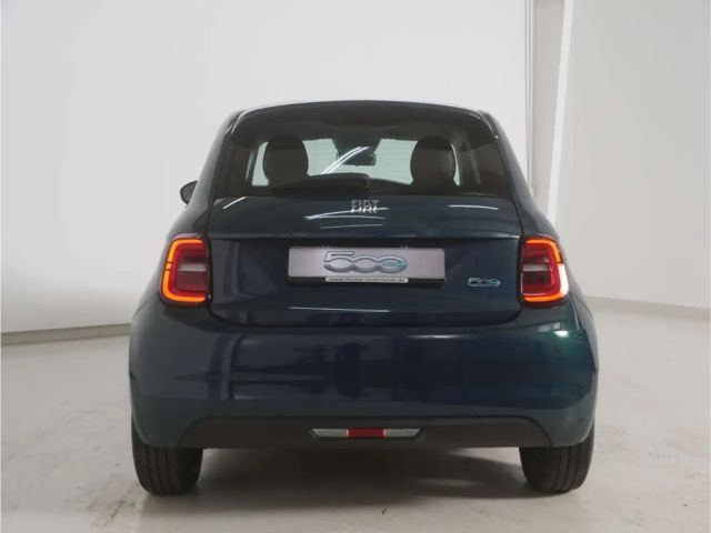 Fiat 500e Action